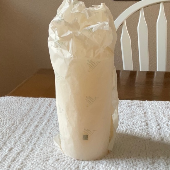 NWT- PartyLite French Vanilla 3"x7" Pillar Candle - Picture 3 of 7